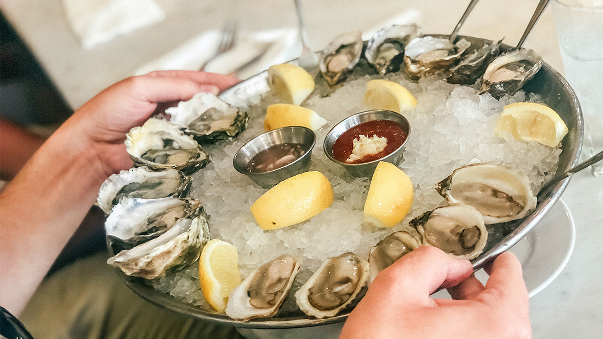 3 Ways to Shuck Oysters - wikiHow