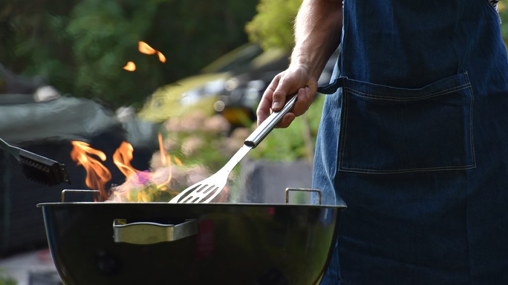 How to Turn Barbecue Grill into a Baking Oven • Everyday Cheapskate